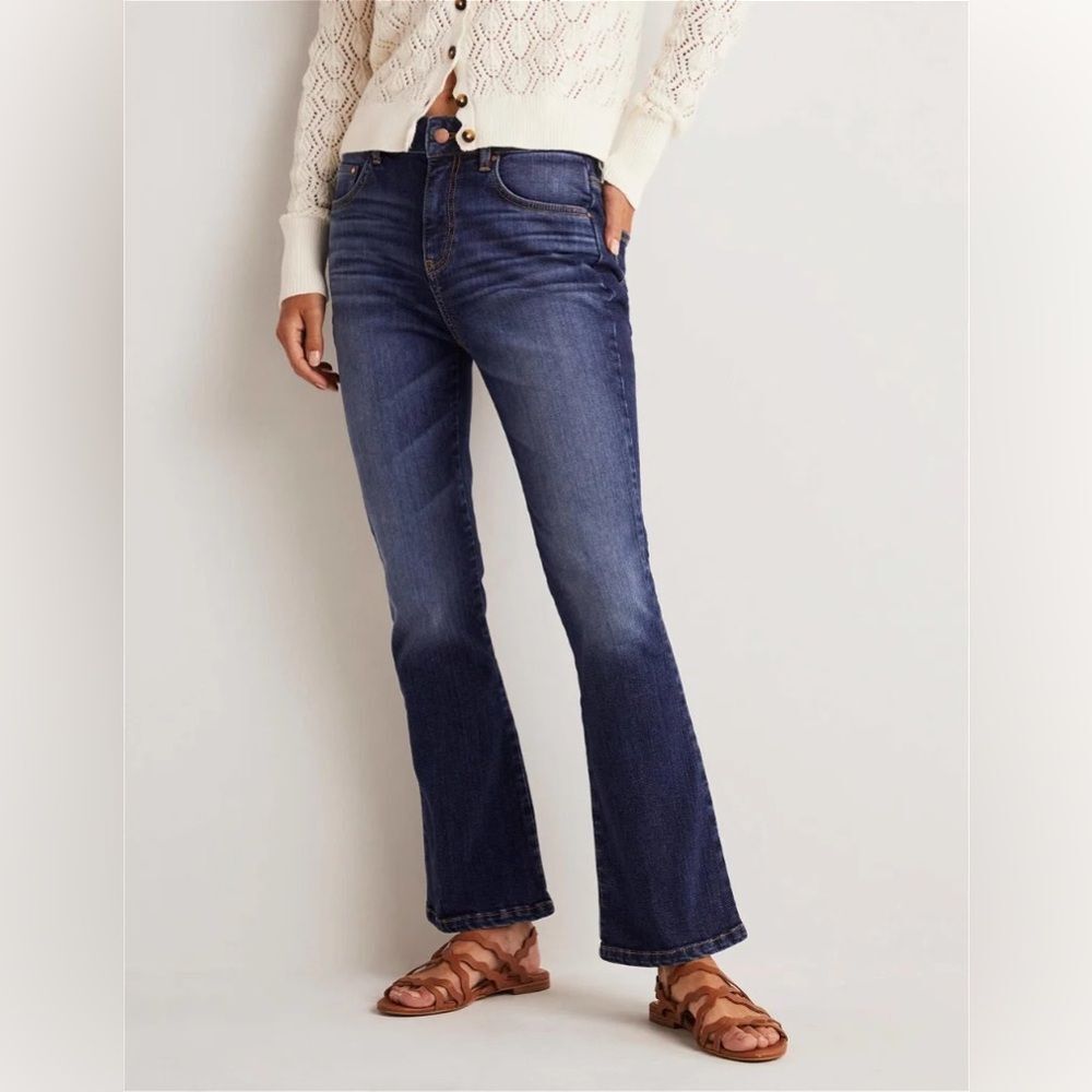 Boden Fitted Cropped Flare Jeans Dark wash Size 4